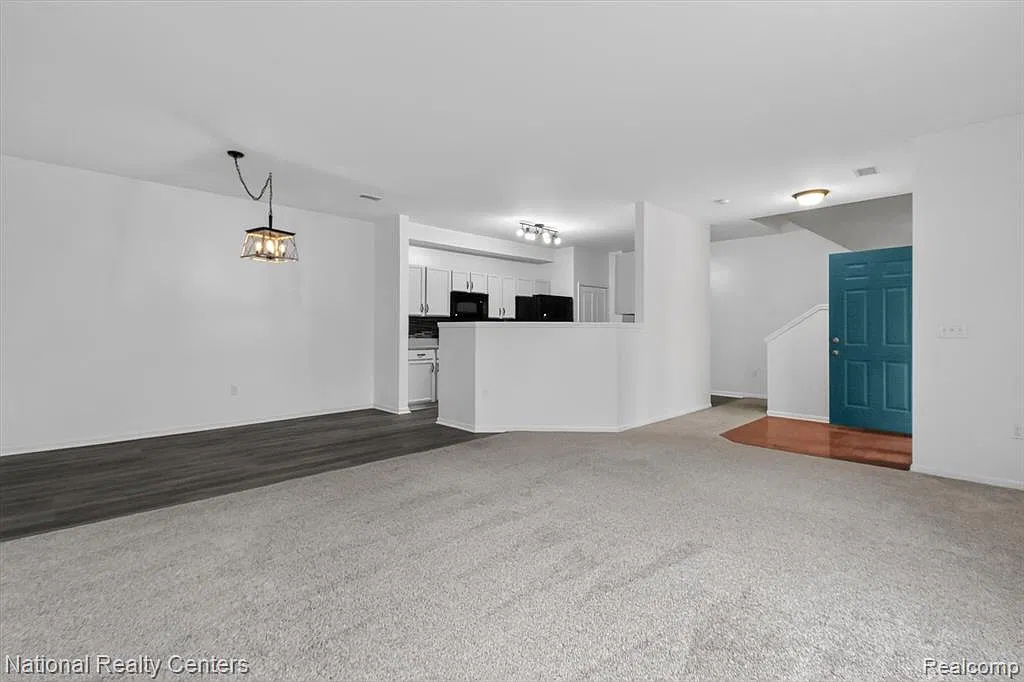 2 bed, 2.5 bath, 1528 sqft, $2,000 — Photo 4