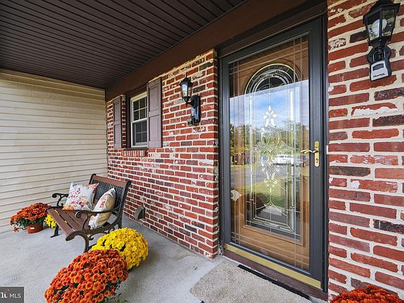 2nd image of 219 Dock Rd