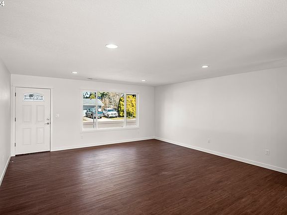 4th image of 1920 SE Alder St
