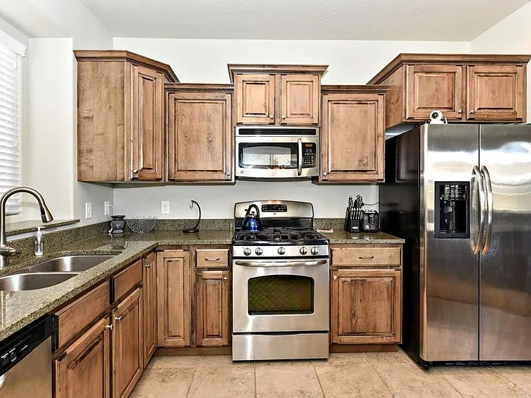 262 E Munich Dr — Photo 4