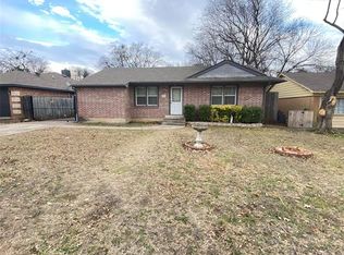 936 Yale St, River Oaks, TX 76114