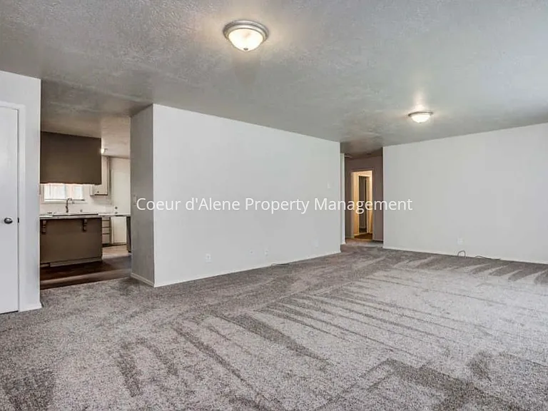 10230 N Hillview Dr — Photo 3