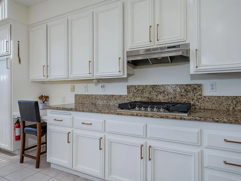 1011 S Mountcrest Ct — Photo 11