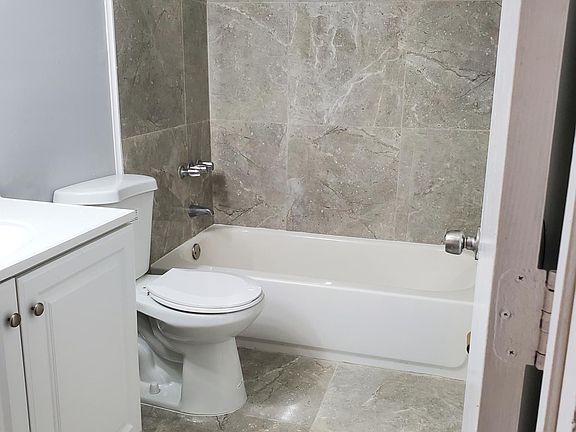 4th image of 10943 NW 45th St