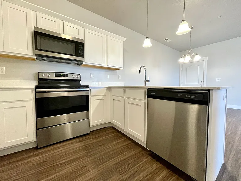 673 N 380 W — Photo 5