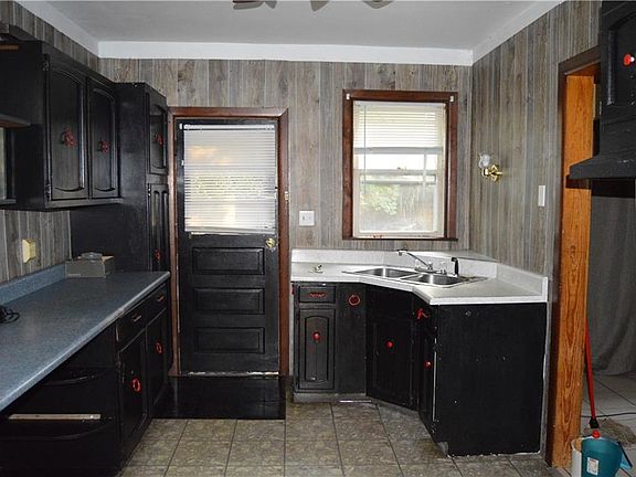 2nd image of 2710 Van Buren Ave