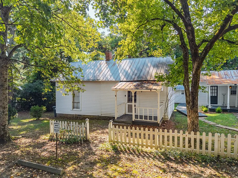 824 University Ave