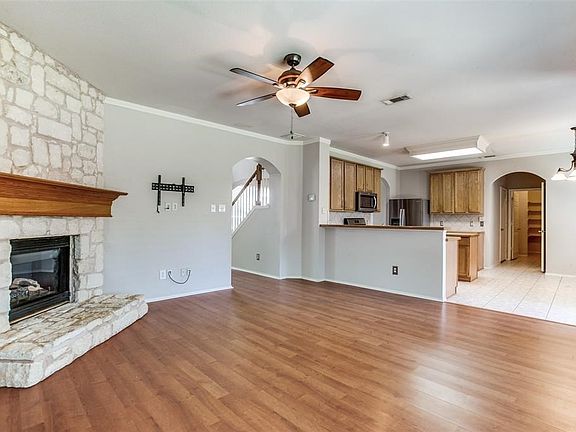 4th image of 3600 Oleander Dr