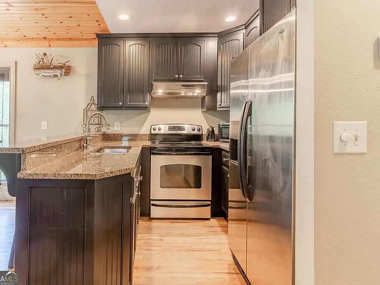 597 Meadow Brook Ln — Photo 9