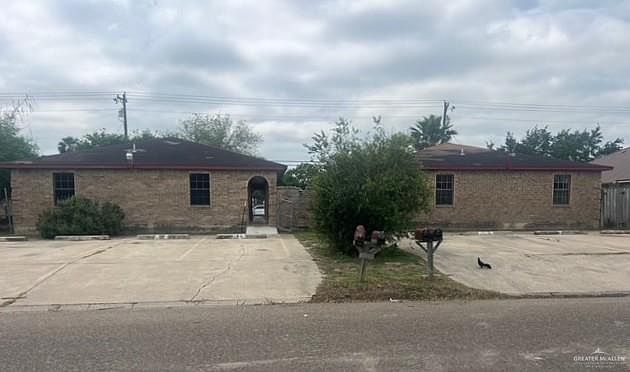 1st image of 901-903 W 24th St