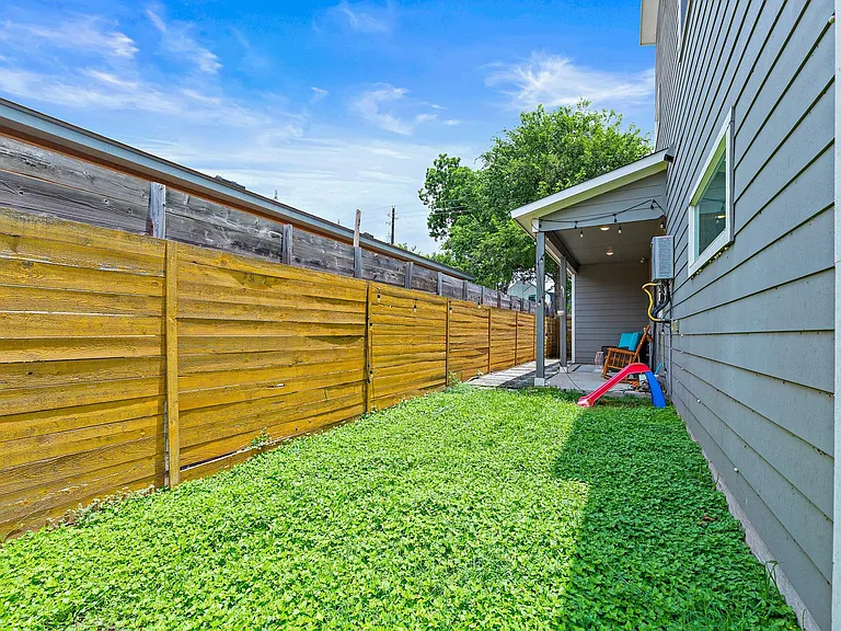 7600 Carver Ave #A — Photo 33