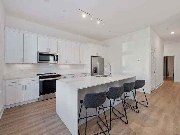542 Southgate Ave #302 — Photo 7