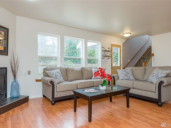 5th image of 19445 Division Ave NE
