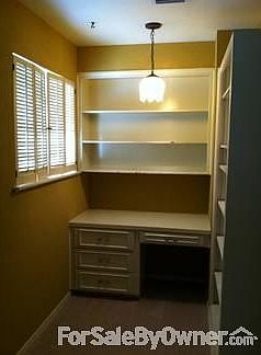Built-in workspace in Master Bedroom : The Master is very spacious!