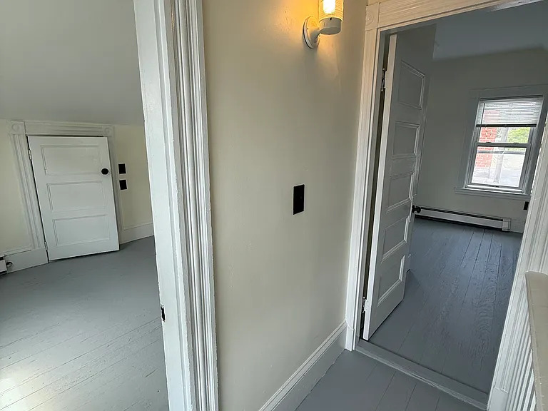 252 E Cottage St — Photo 3