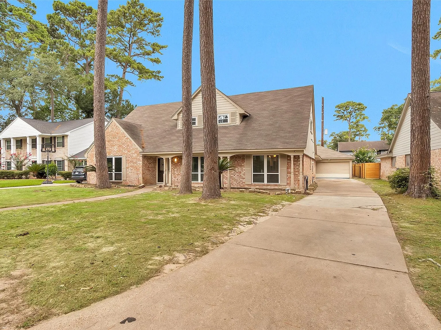 5 bed, 3.5 bath, 3298 sqft, $2,600 — Photo 2