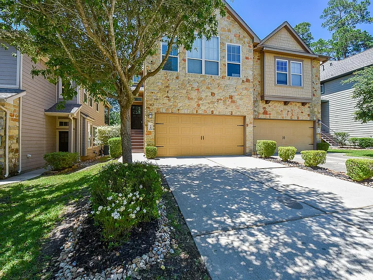 18 Cheswood Manor Dr — Photo 2