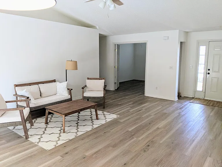 520 Pineapple Ave — Photo 2
