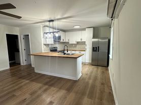 2219 E Derenne Ave, Savannah, GA