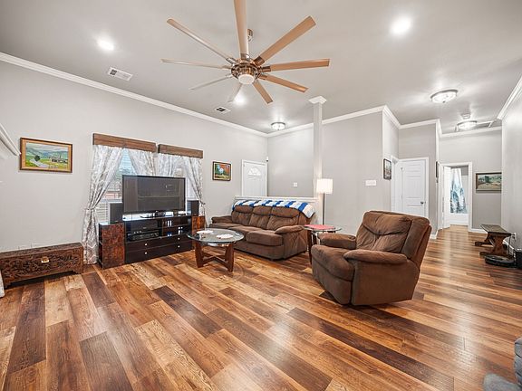 2nd image of 609 Columbia Ave