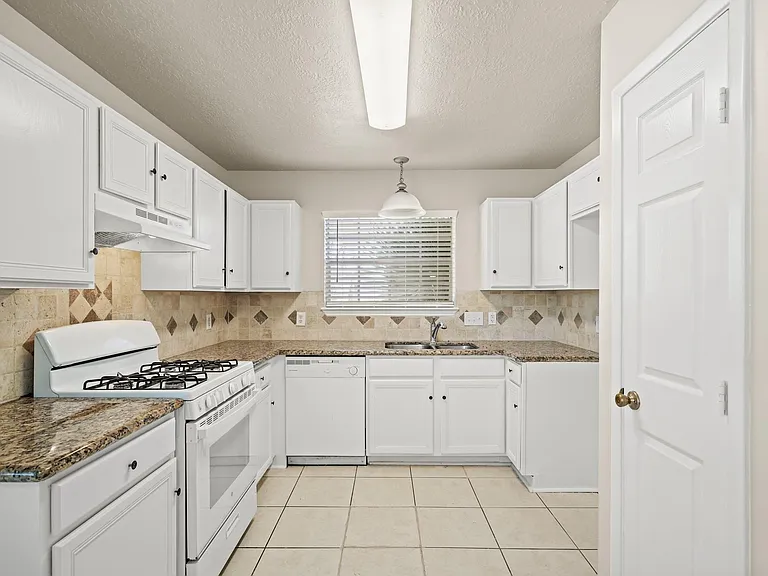 12602 Folkcrest Way #B — Photo 5