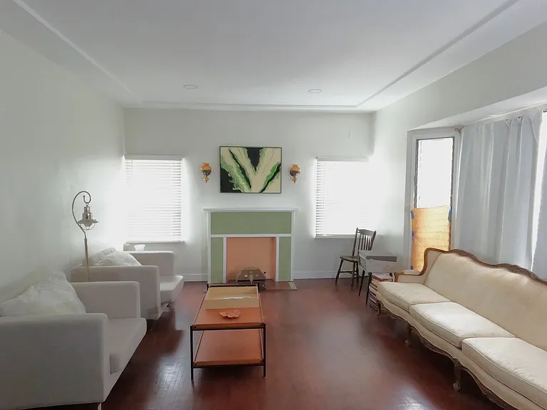 2421 Alcazar St — Photo 8