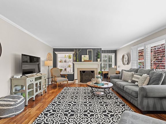 4th image of 7055 N Park Ave
