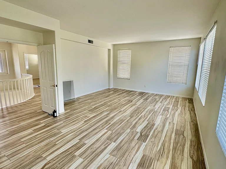 2770 Sanderling Ct — Photo 12