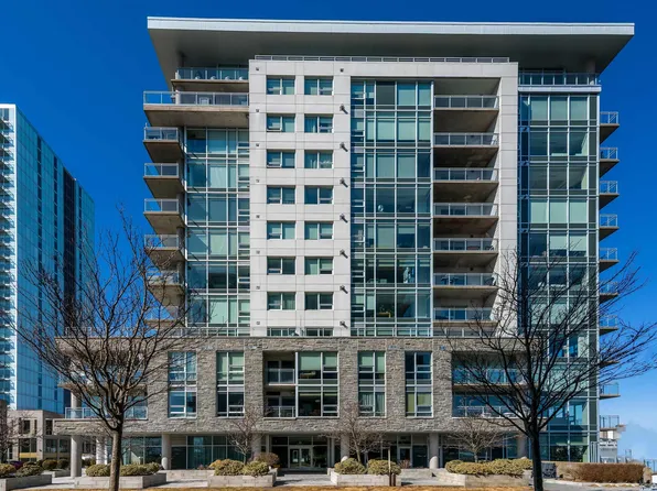 31 Kings Wharf Pl #806, Halifax, NS B2Y 0C1