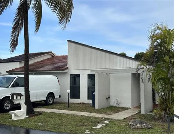 9457 SW 7th Ln, Miami, FL 33174