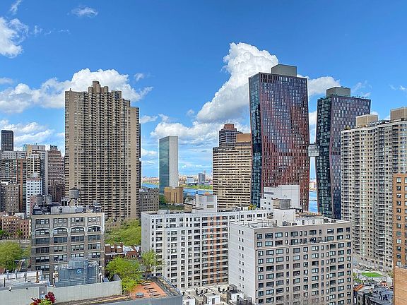 5th image of 300 E 33rd St APT 21F