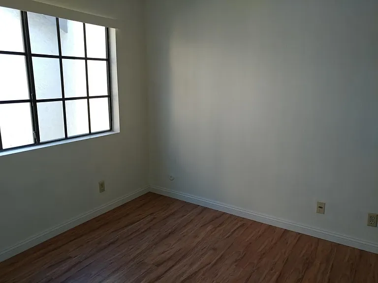 385 S Atlantic Blvd #C — Photo 5