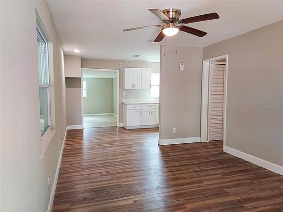 3rd image of 803 Valencia Rd