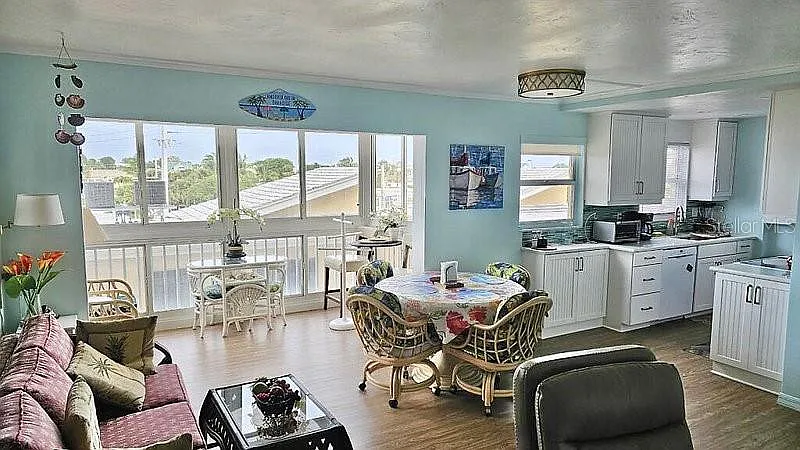 2 bed, 2.0 bath, 867 sqft, $5,300 — Photo 3