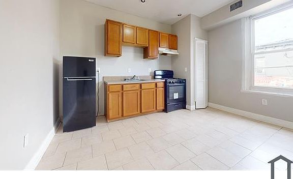 5th image of 701 E Clearfield St #2F