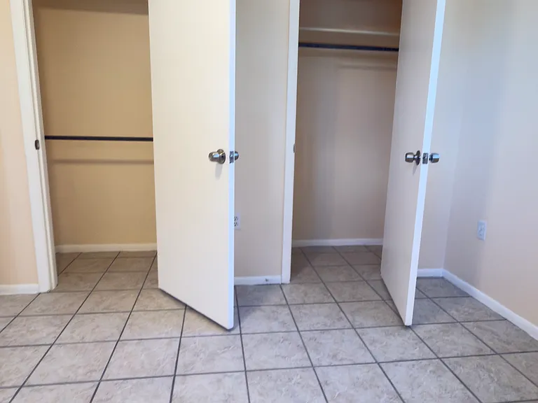 506 Holt Cir — Photo 9
