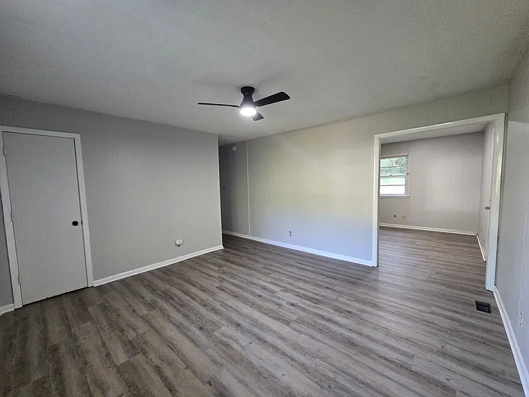 745 Rustland Dr — Photo 14