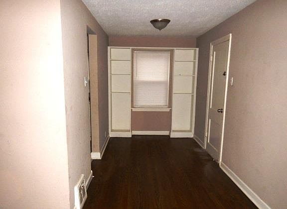 3rd image of 4711 Oakridge Blvd