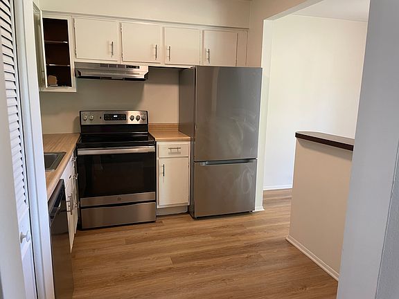 4th image of 7555 Woodview St APT 1