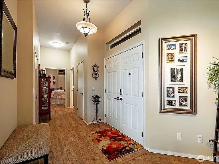 219 Tracy Ave N #202 — Photo 5