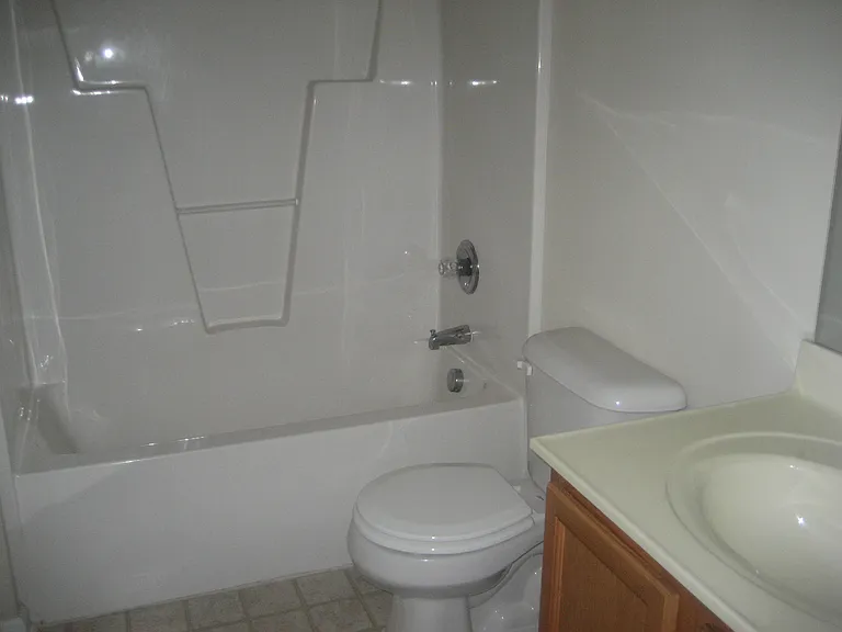 1021 Carlton Ave — Photo 7
