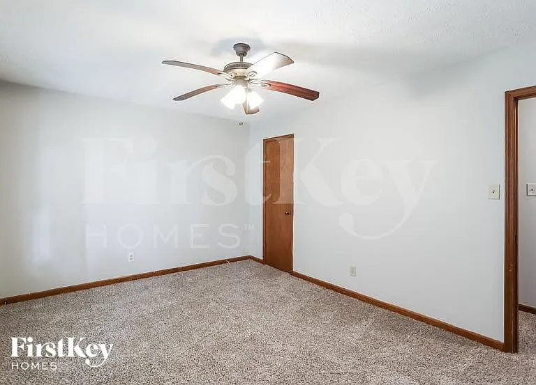 240 Summerwood Ln — Photo 11