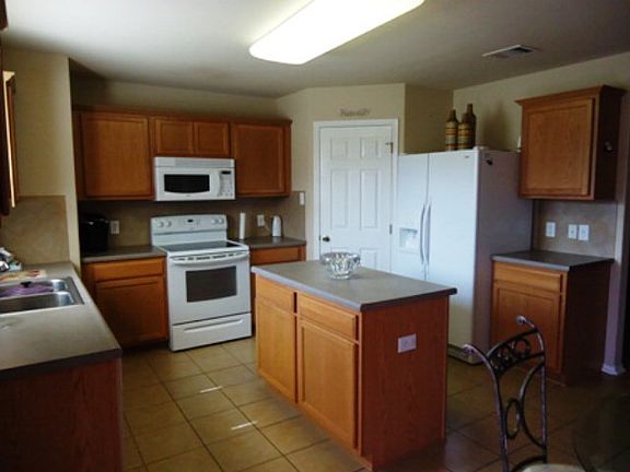 4th image of 3814 Wolf Dr