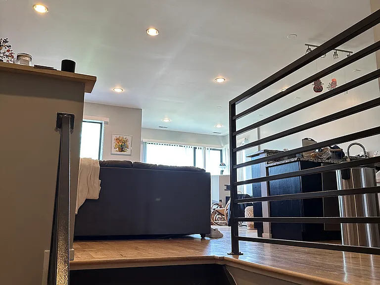 1649 W Cortland St #401 — Photo 3