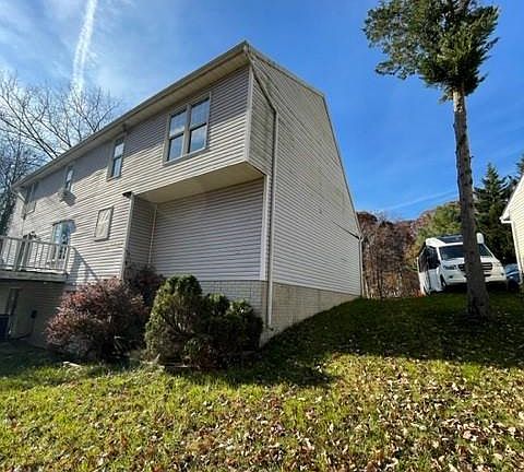 3rd image of 1405 Woodcliff Ave