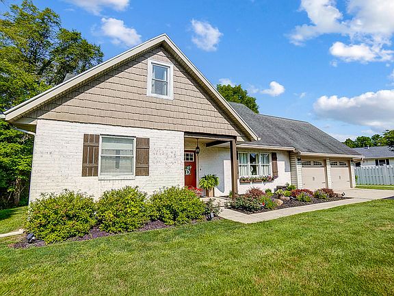 3rd image of 1860 Terrace Dr