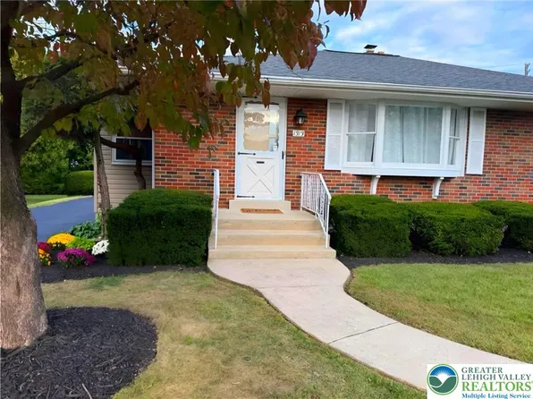 1313 Hemlock Dr, Whitehall, PA 18052