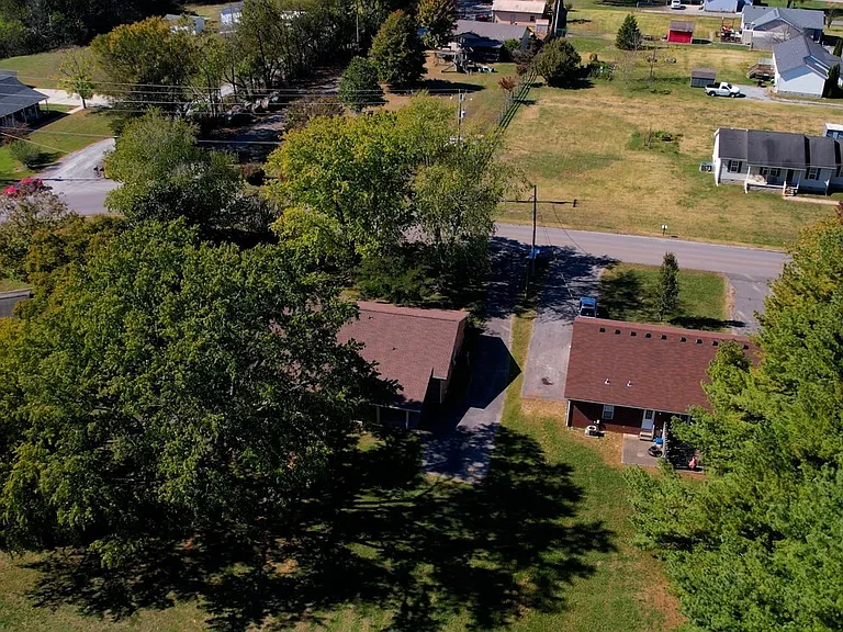 8614 Burleson Ln — Photo 40