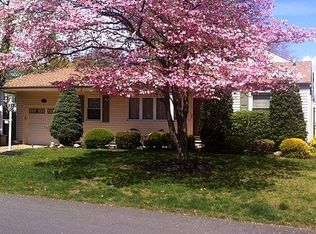 14 Crestwood Ln, Clark, NJ 07066