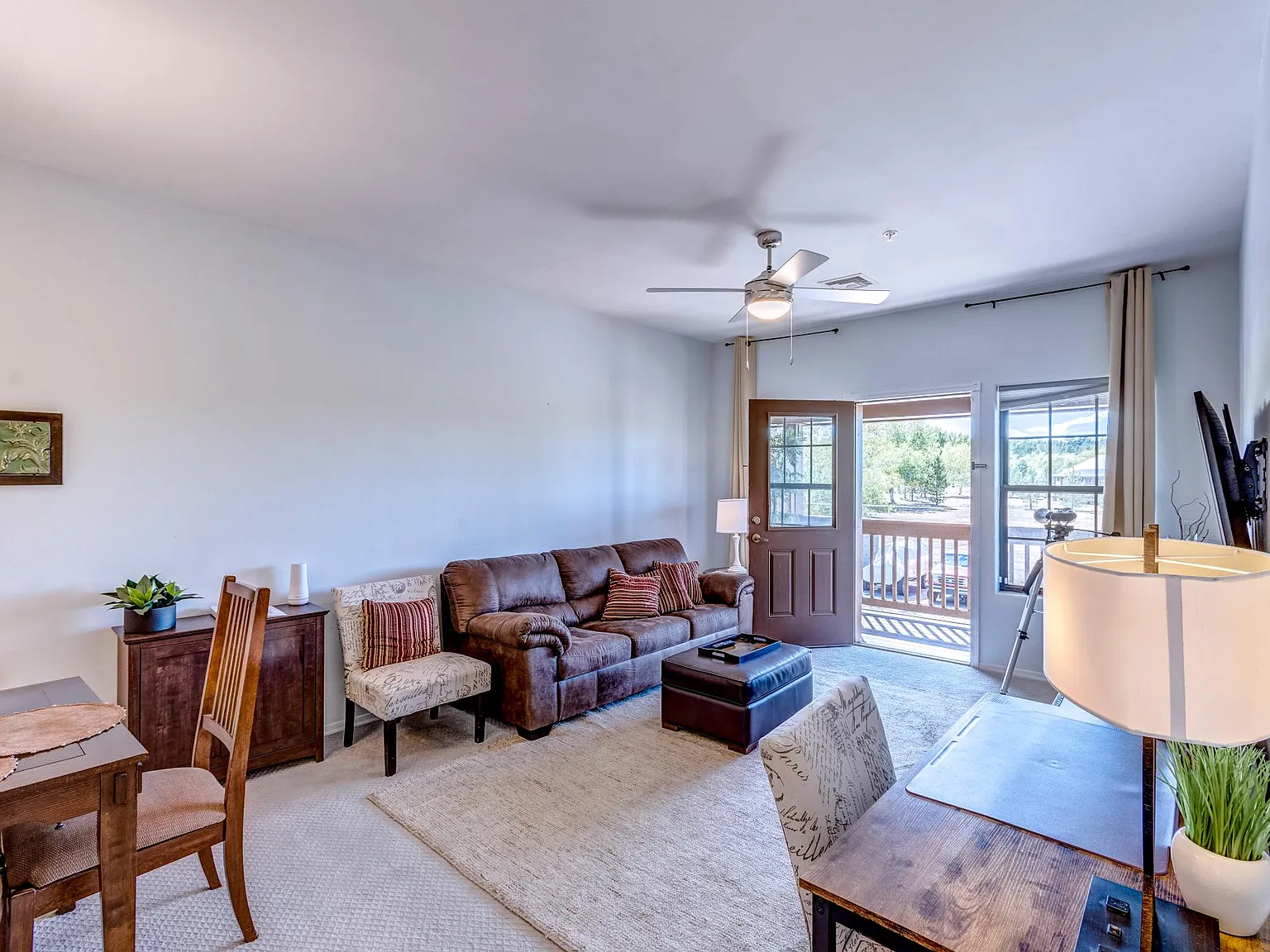 2 bed, 820 sqft, $1,200 — Photo 3